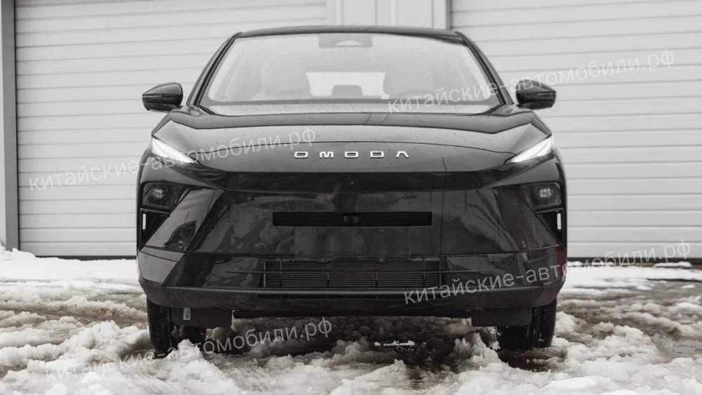 Новый кроссовер Omoda C5 появился у дилеров спереди черный 