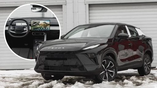 Новый кроссовер Omoda C5 появился у дилеров сбоку спереди черный салон черный серый