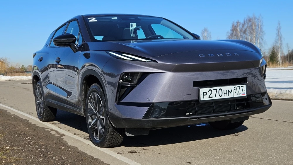 Omoda C5 новый сбоку спереди тест