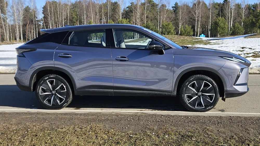 Omoda C5 новый сбоку тест