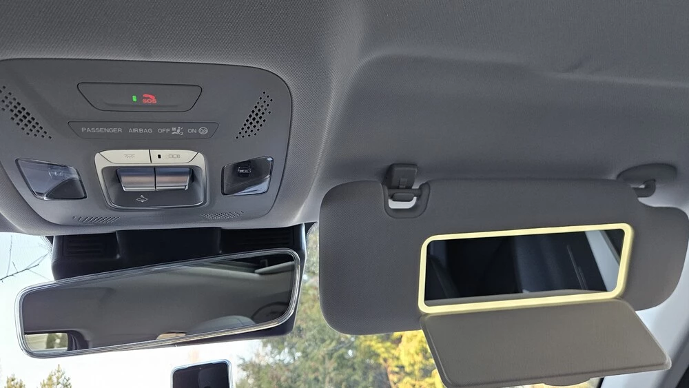 Omoda C5 новый салон интерьер потолочный блок