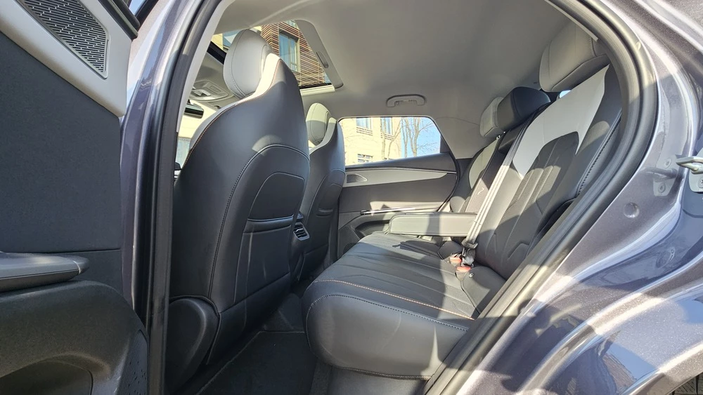 Omoda C5 новый салон интерьер второй ряд сиденья