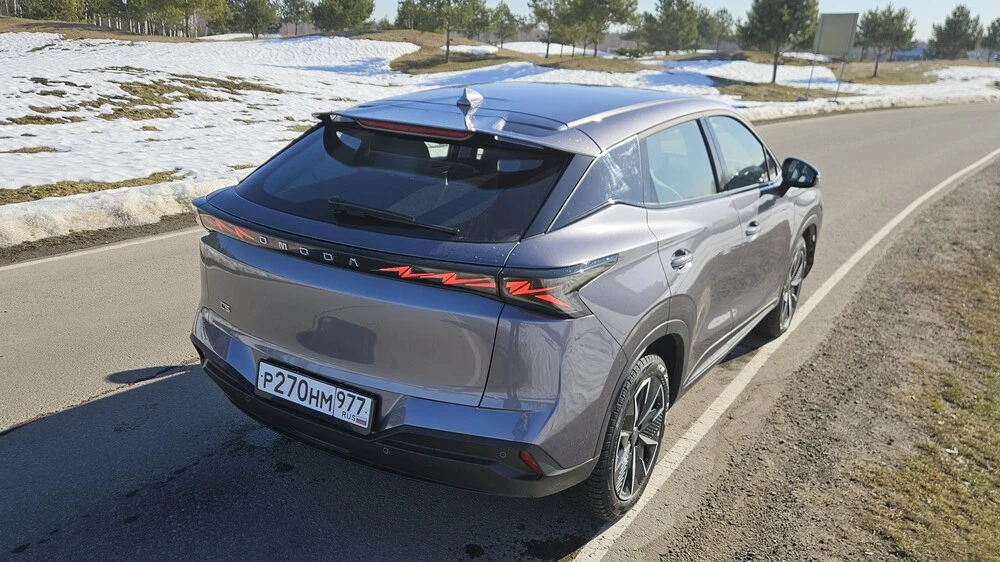 Omoda C5 новый сбоку сзади тест