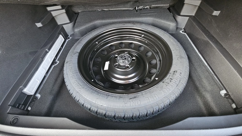 Omoda C5 новый салон интерьер багажник запасное колесо докатка