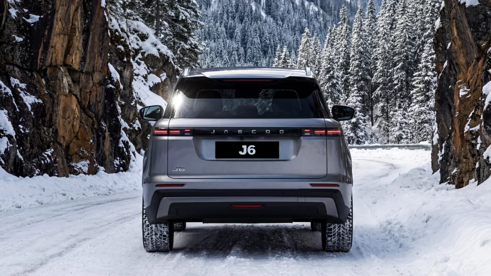 Продажи компактного кроссовера Jaecoo J6 стартовали в России комплектации цены кроссовер сзади