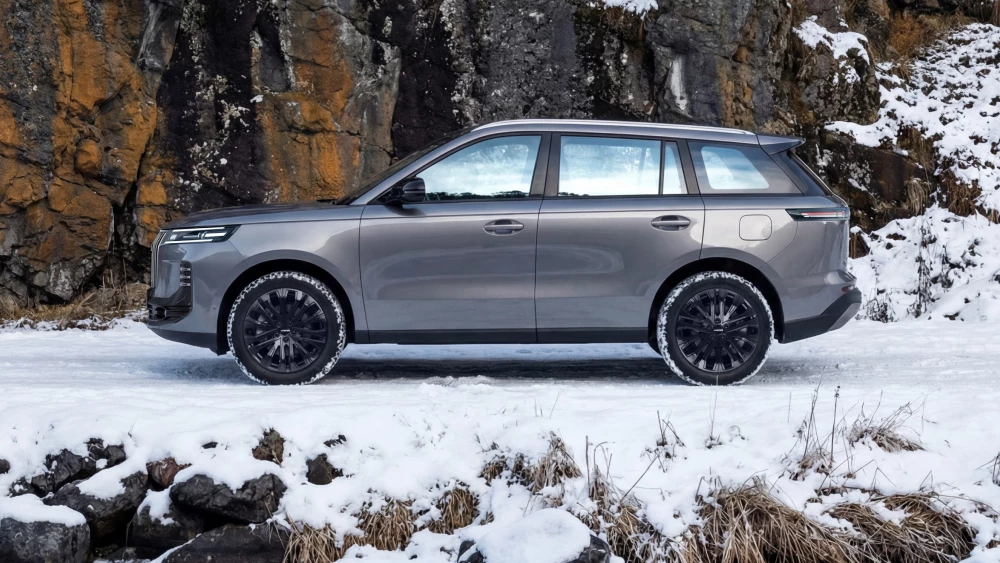 Продажи компактного кроссовера Jaecoo J6 стартовали в России комплектации цены кроссовер сбоку