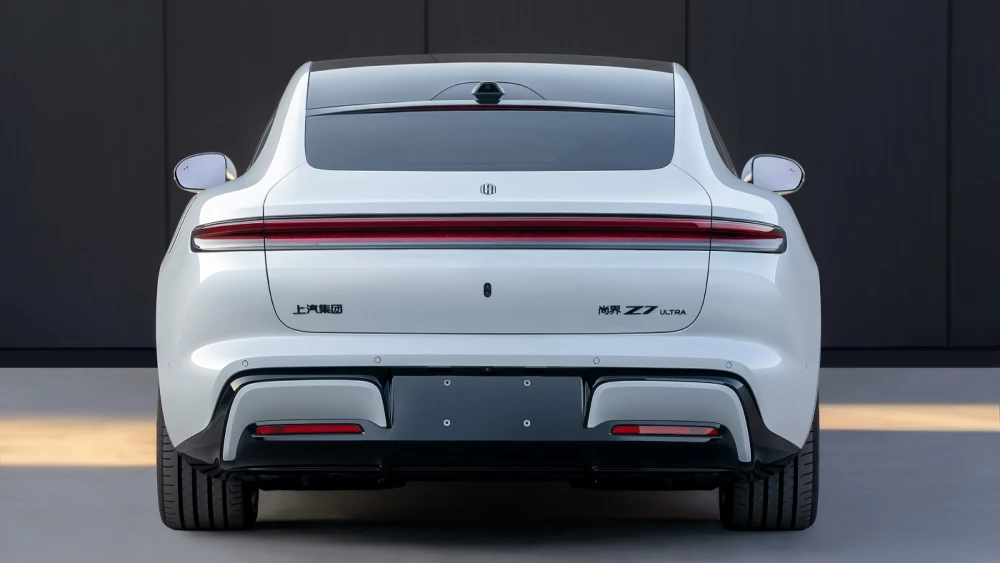 Партнер автозавода «Москвич» показал конкурента Porsche Taycan saic z7 сзади седан белый