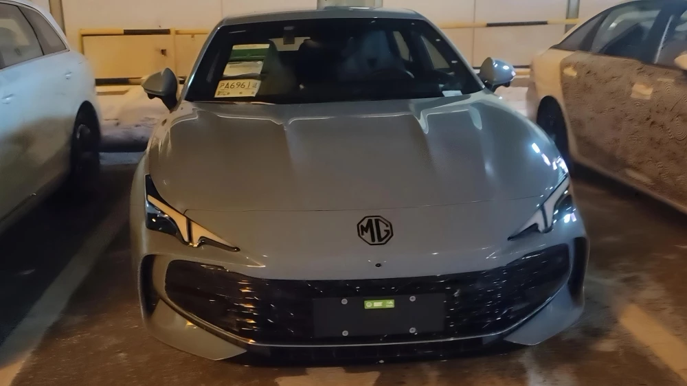 седан mg7 спереди в китайском хайларе