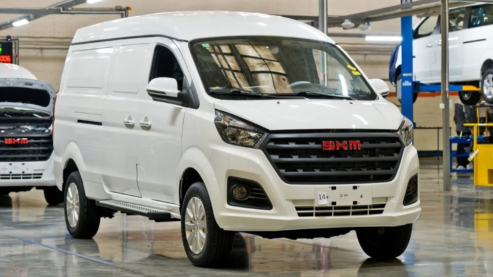 SKM M7 на конвейере АвтоВАЗа фургон сбоку спереди