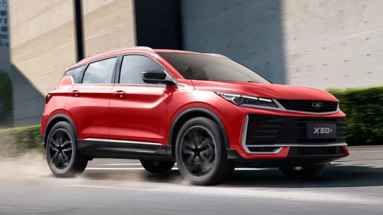 Старт продаж нового кроссовера Belgee X50+ объявили в России сбоку спереди красный