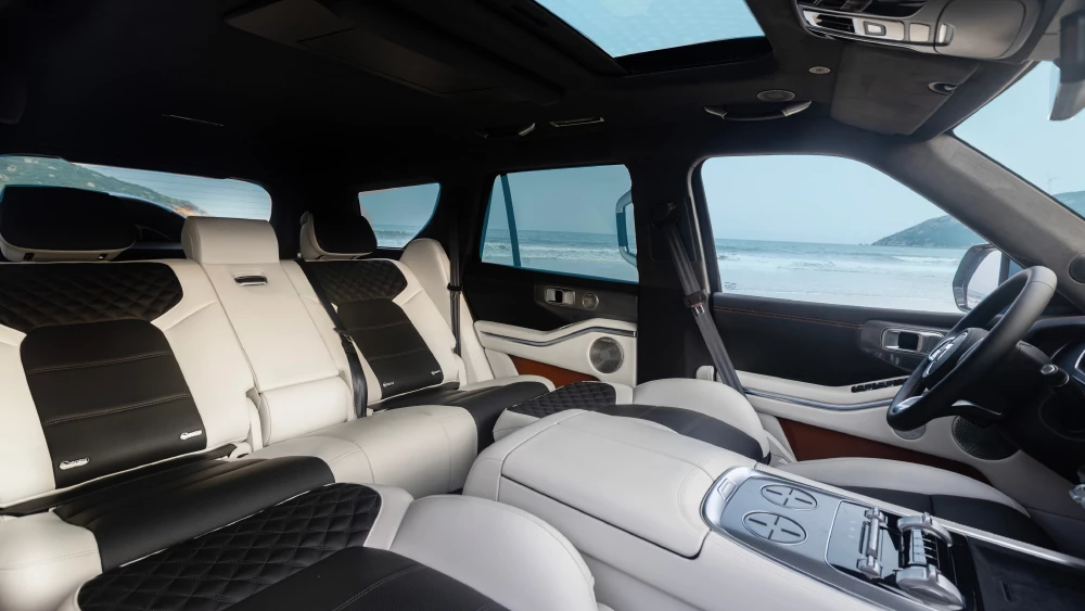 Обновленный Tank 700 стало возможно заказать в Китае салон белый