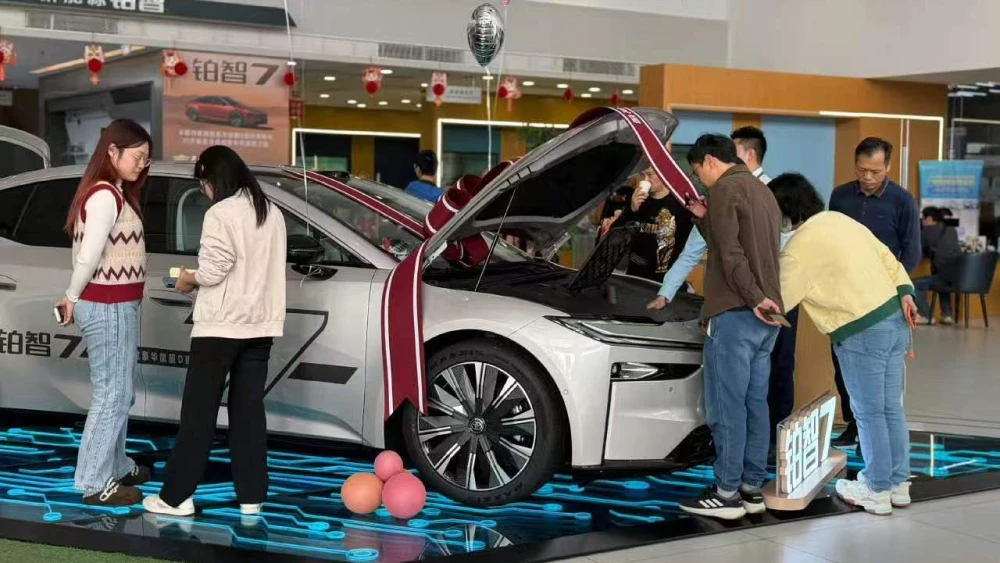 Как автобренды в Китае переносят кризис toyota vz7 дилер седан электромобиль