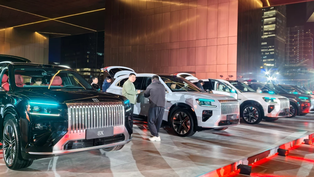 Zeekr 8X стало возможно заказать в Китае кроссовер сбоку спереди белый черный серый