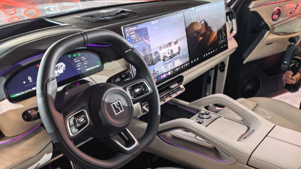 Zeekr 8X стало возможно заказать в Китае кроссовер салон белый