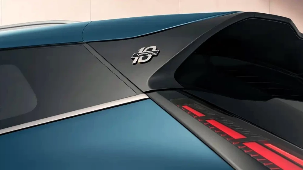 кроссовер geely cityray 10th anniversary логотип