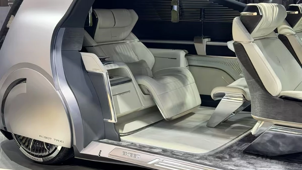 минивэн exeed x-concept в Пекине интерьер салон