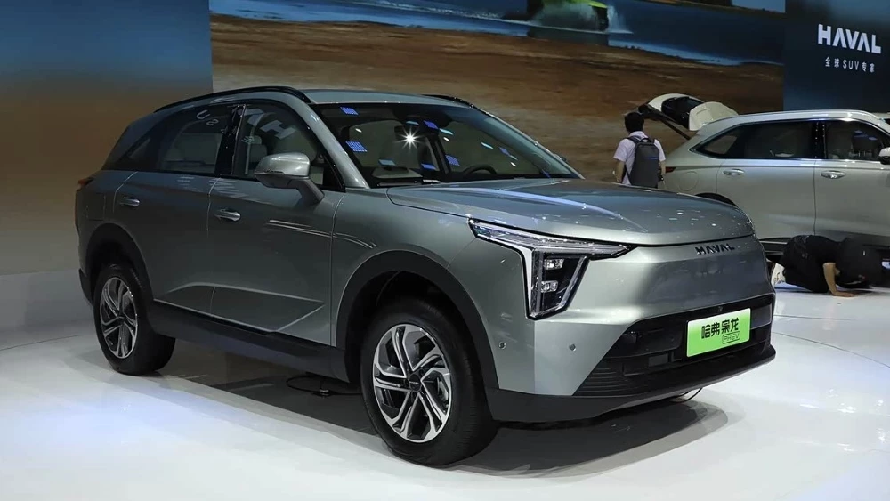 кроссовер haval xiaolong спереди сбоку
