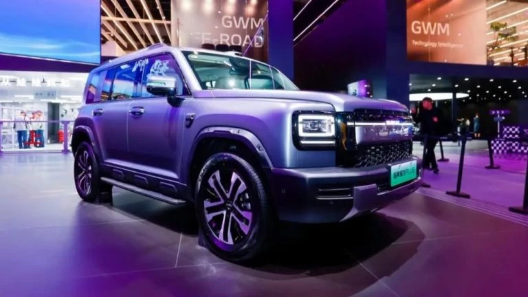 кроссовер haval v7 plus в пекине спереди сбоку raptor