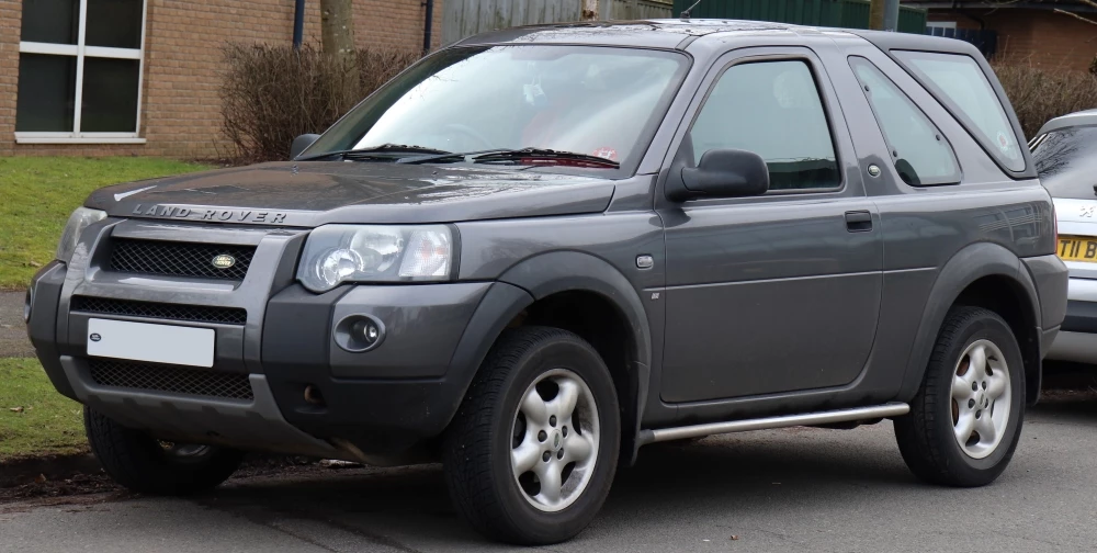 Land Rover Freelander первого поколения сбоку спереди