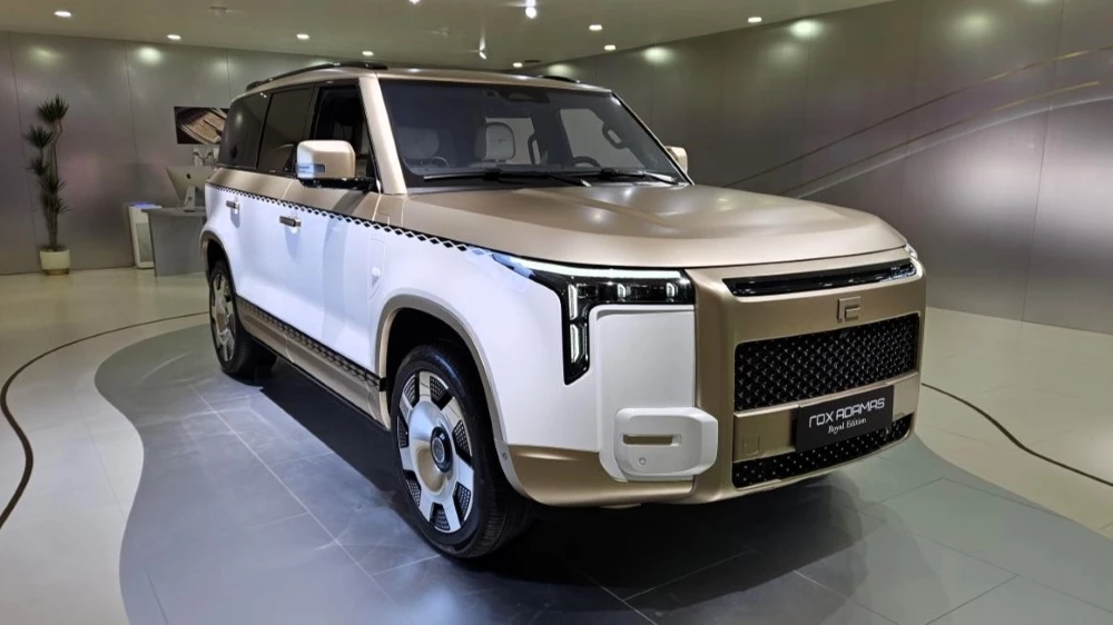кроссовер rox adamas в пекине спереди сбоку 2026