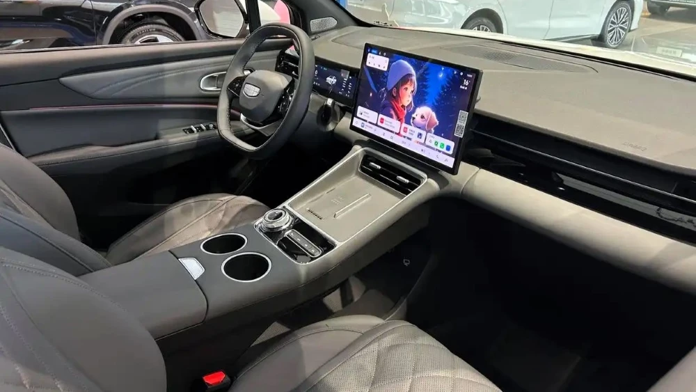 кроссовер geely atlas rev в Китае интерьер салон