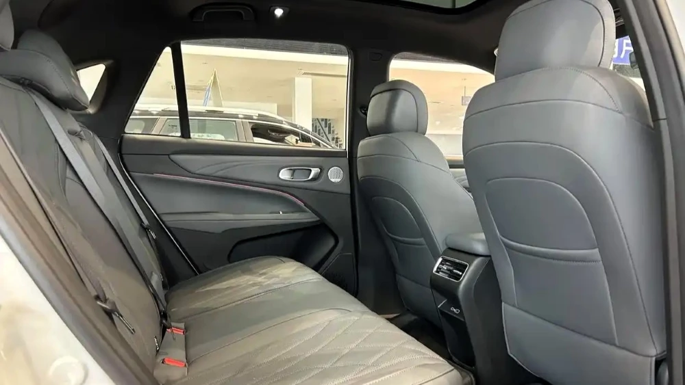 кроссовер geely atlas rev в Китае интерьер салон