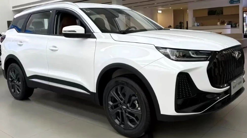 chery tiggo 7 2026 кроссовер сбоку спереди в Китае