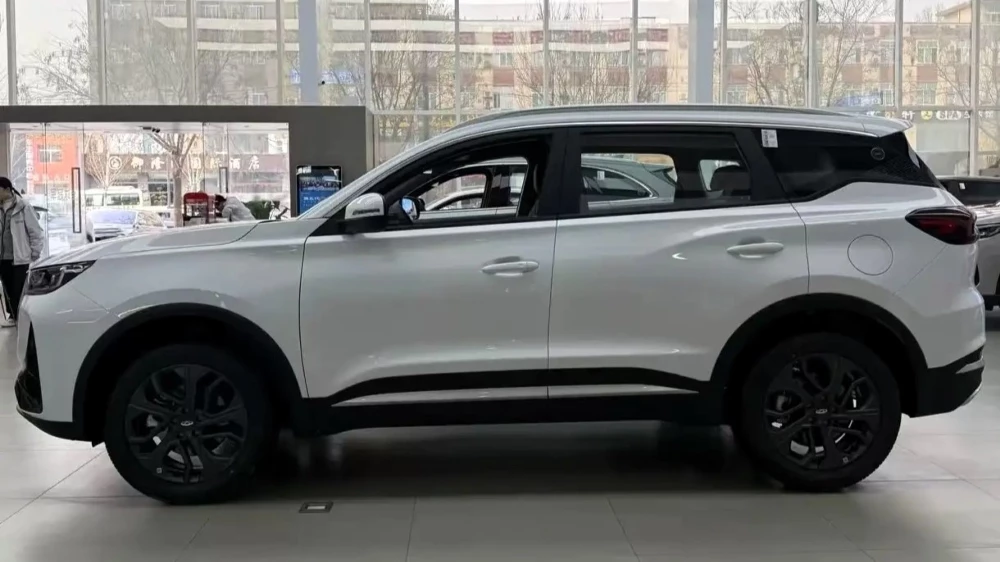 chery tiggo 7 2026 кроссовер сбоку в Китае
