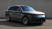 кроссовер li auto l8 livis сбоку спереди двухцветный
