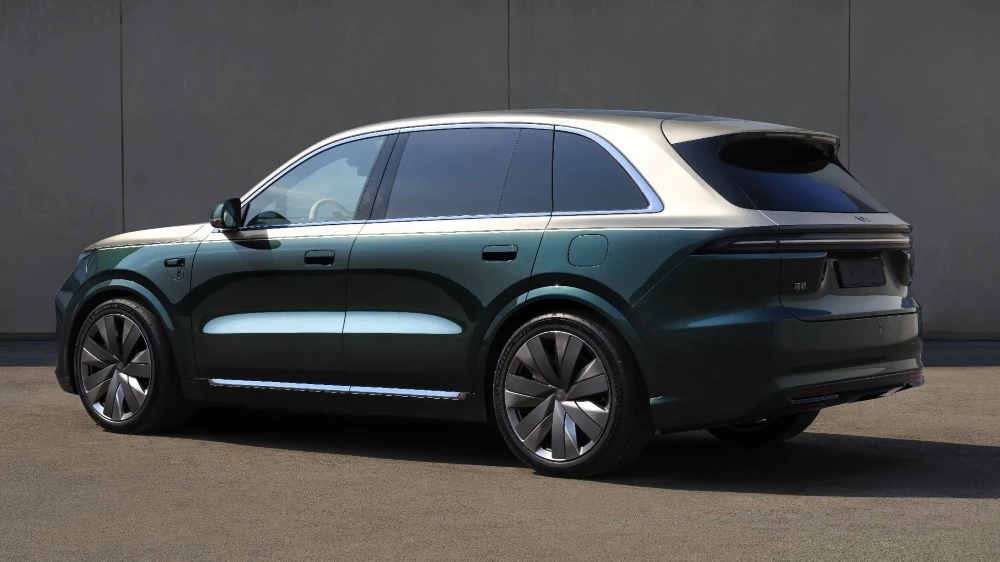 кроссовер li auto l8 livis сбоку сзади двухцветный