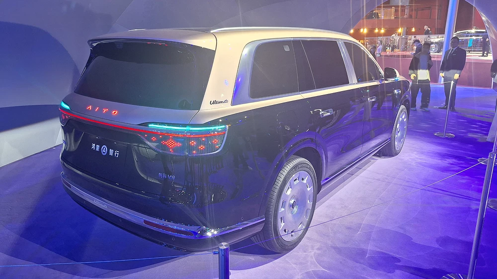 пекинский автосалон в пекине 2026 кроссовер aito m9 новый сбоку сзади