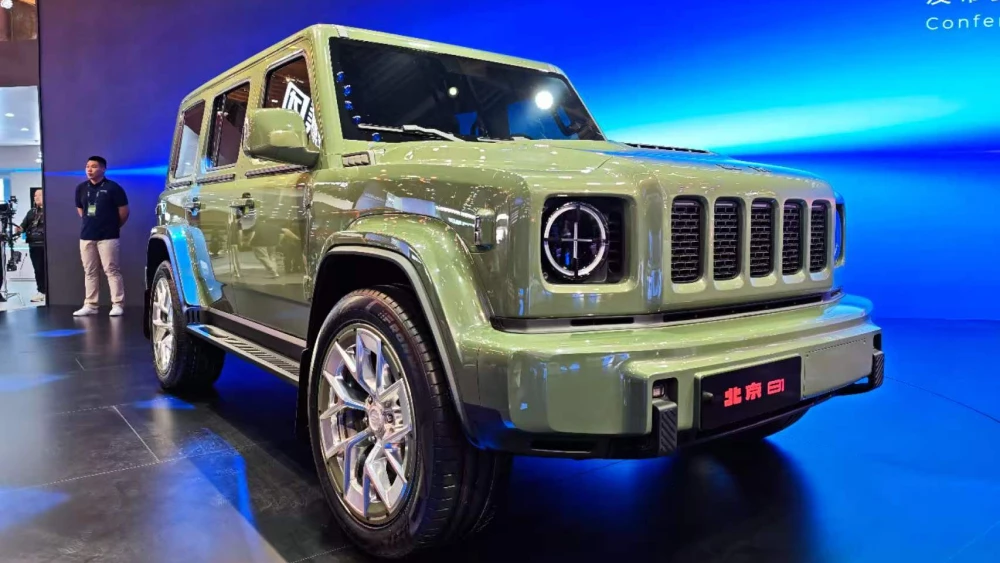 Новинки BAIC представили на автосалоне в Пекине baic 81 сбоку спереди зеленый