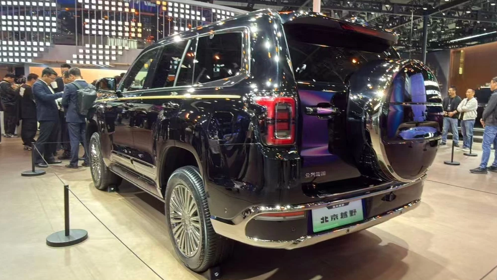 Новинки BAIC представили на автосалоне в Пекине enjoy 700 сбоку сзади черный