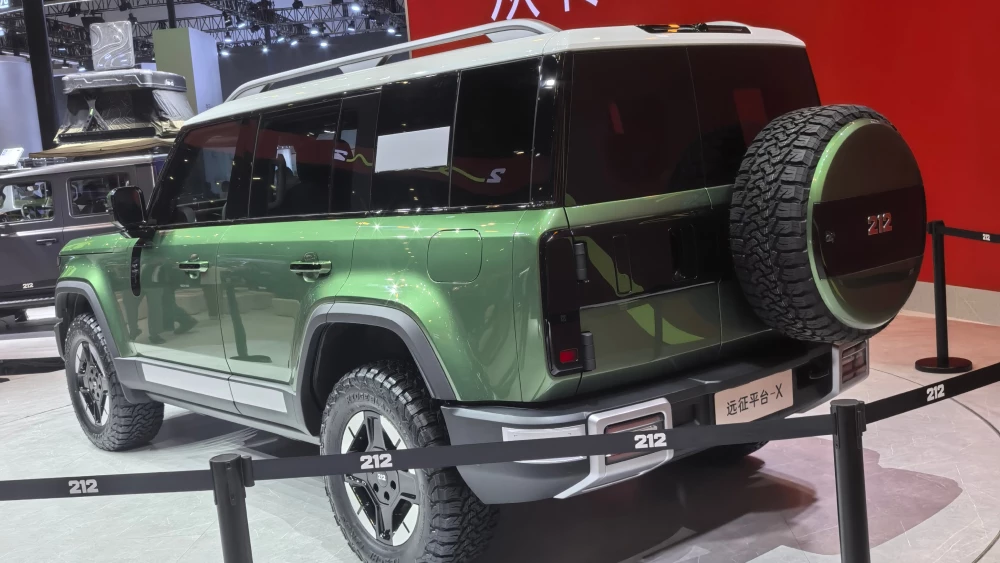 пекинский автосалон в пекине 2026 baw 212 t02 сбоку сзади зеленый