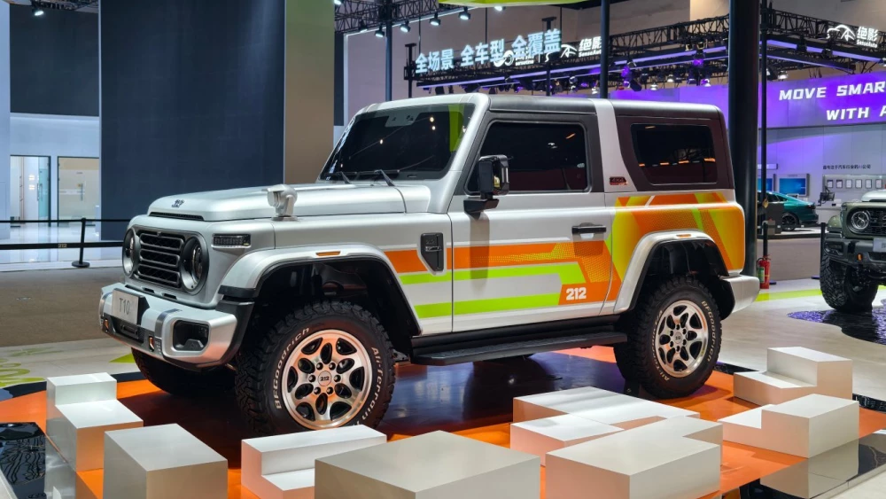 Что привез бренд BAW 212 на автосалон в Пекине 212 t10 сбоку спереди 