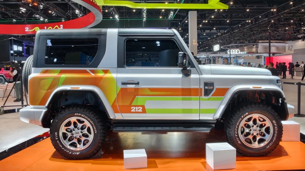 Что привез бренд BAW 212 на автосалон в Пекине 212 t10 сбоку 