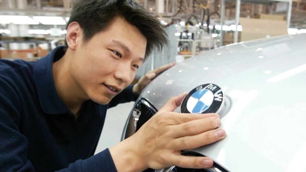 BMW китайская сборка логотип рабочий завод Brilliance Шэньян