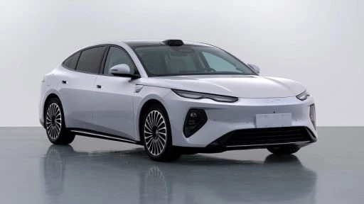 седан BYD Seal 08 EV сбоку спереди