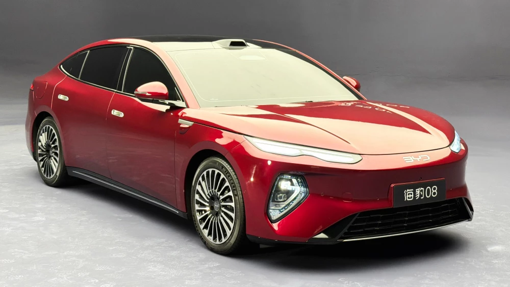 byd seal 08 электрчиеский седан красный сбоку спереди