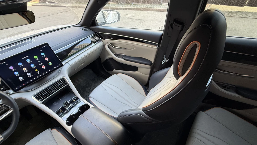 Кроссовер BYD Song Plus EV тест в казахстане салон интерьер сиденье пассажира