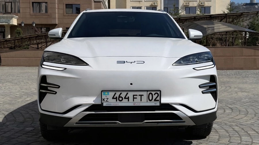 Кроссовер BYD Song Plus EV тест в казахстане спереди