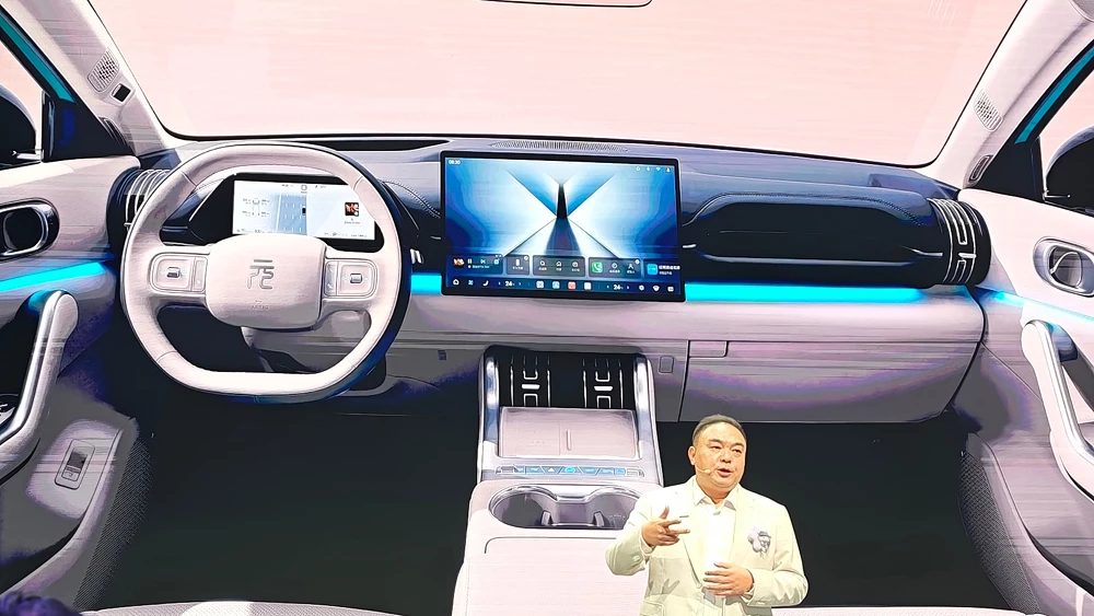 пекинский автосалон в пекине 2026 byd yuan plus электрчиеский кроссовер салон
