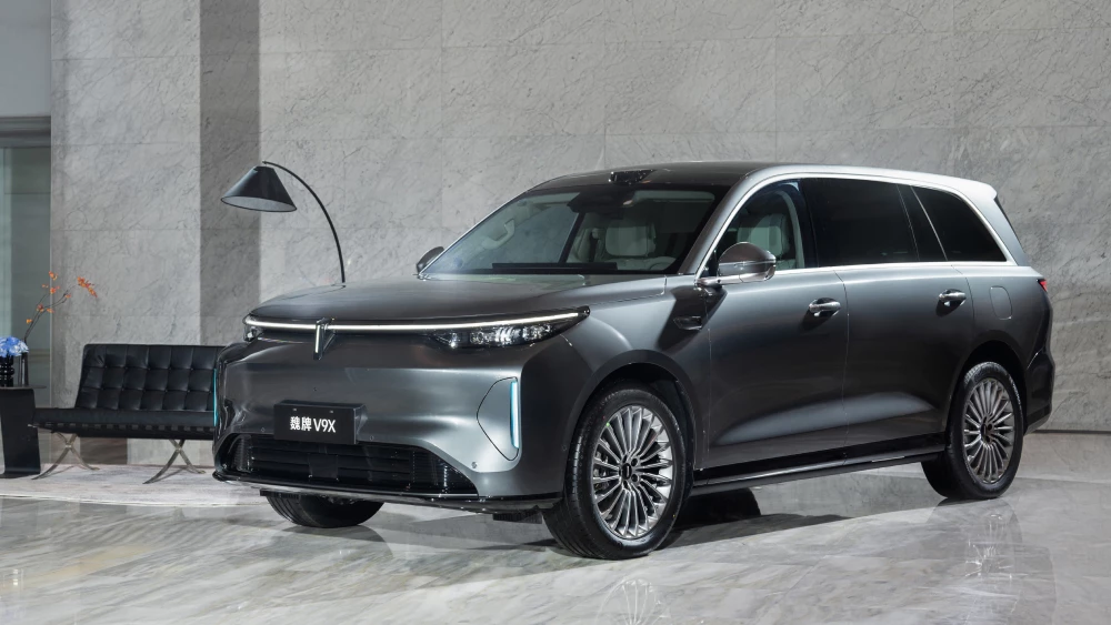 Цены на гибридный кроссовер Wey V9X от GWM назвали в Китае сбоку спереди серый