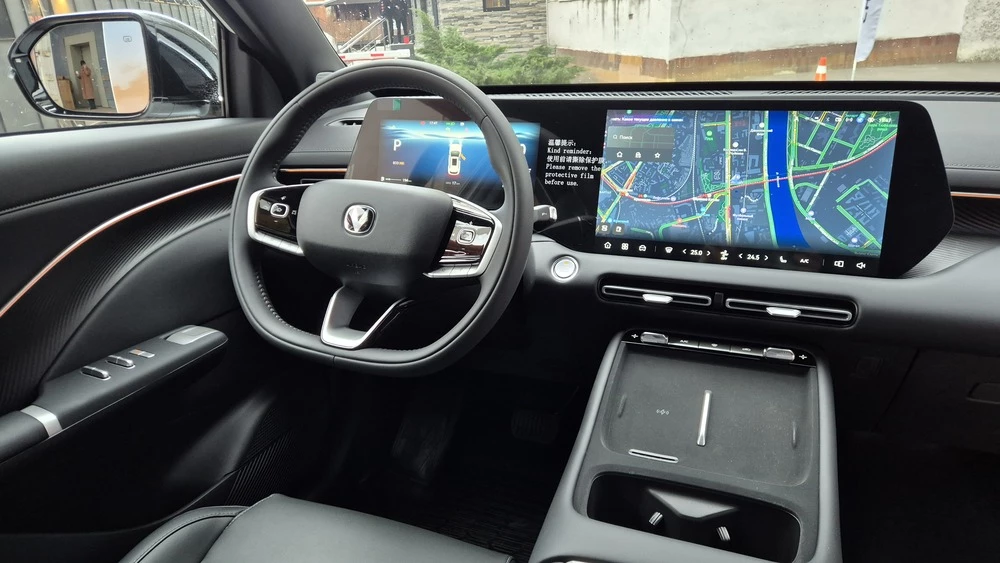 новый Changan Uni-S презентация в России салон интерьер