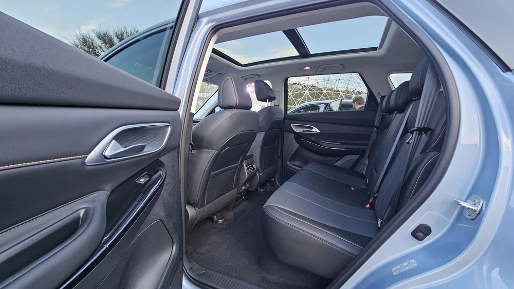 Кроссоверы Changan CS75 Pro салон интерьер второй ряд сиденья