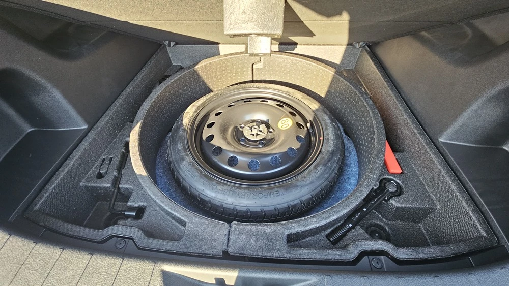 Кроссоверы Changan CS75 Pro салон интерьер багажник докатка