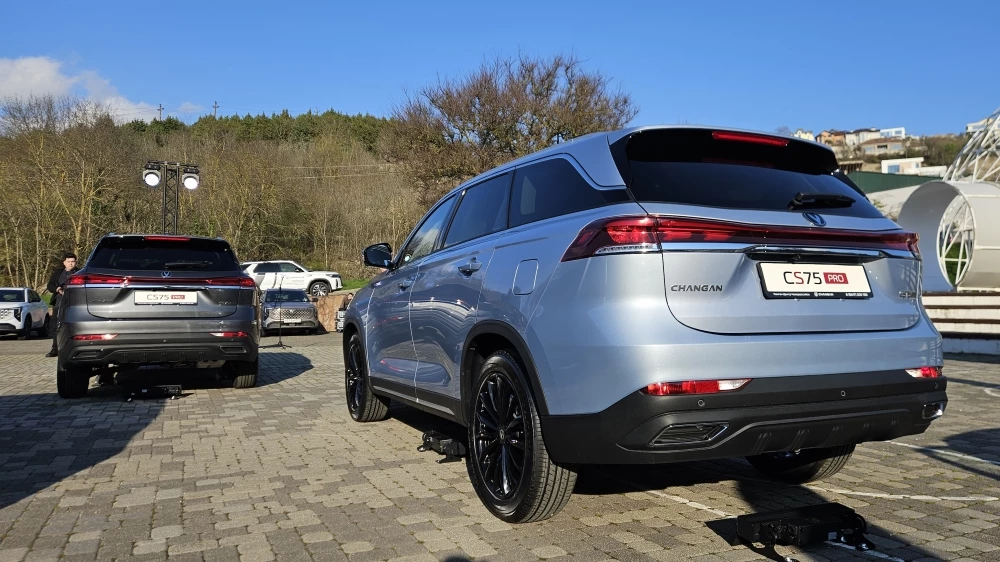 Кроссоверы Changan CS75 Pro на презентации в Абрау-Дюрсо сзади