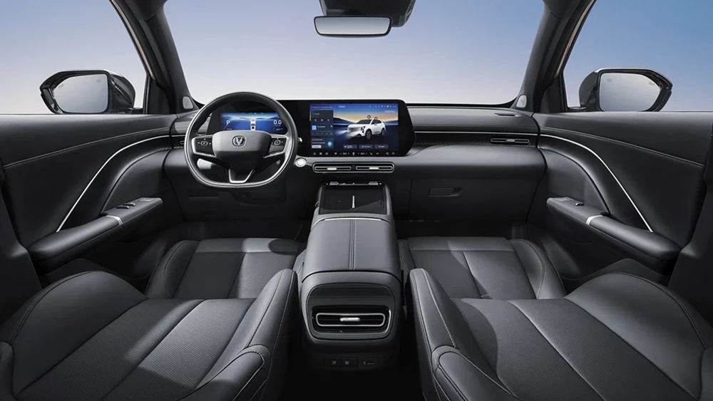 Дизайнер нового Changan Uni-S рассказал о его адаптации для России кроссовер салон черный