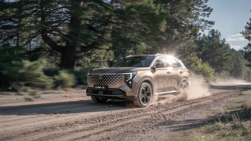 Дизайнер нового Changan Uni-S рассказал о его адаптации для России кроссовер сбоку спереди полный привод