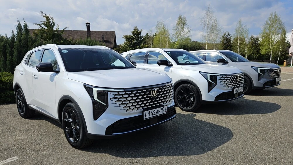 Changan Uni-S AWD полноприводный тест сбоку спереди